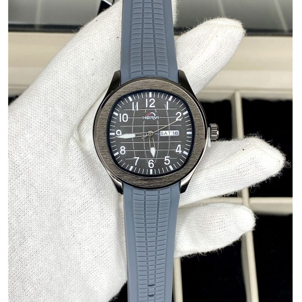 Heryi Men’s Watch With Silicone Strap Day And Date Function Analog