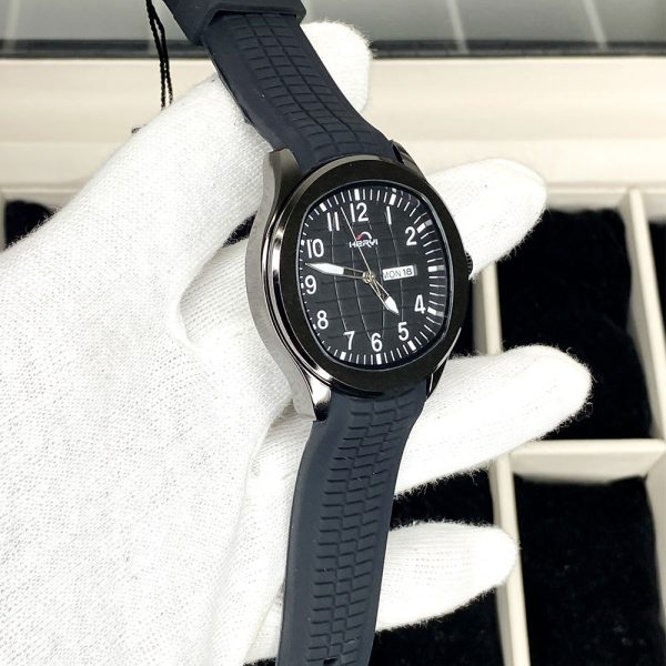 Heryi Men’s Watch With Silicone Strap Day And Date Function Analog